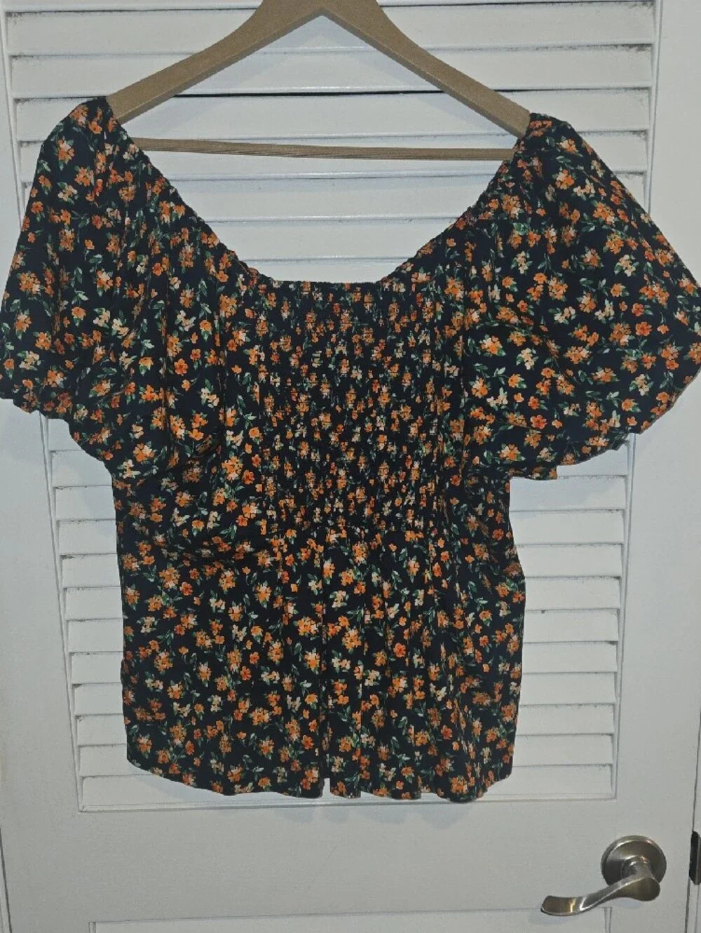 Old Navy Black Pufd Sleeve  Floral Blouse with smocked back sz XL